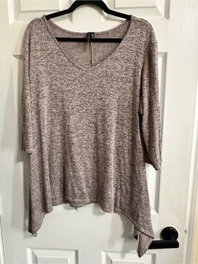 Obsession 3/4 Sleeve Tunic Top with Sharkbite hem. 1X